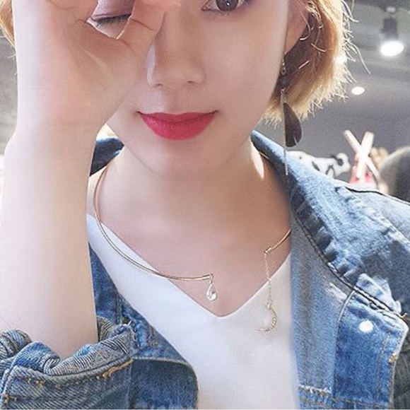 Elegant Gold Tone Blue Teardrop and Crescent Moon Open Front Necklace/Choker - Picture 7 of 7